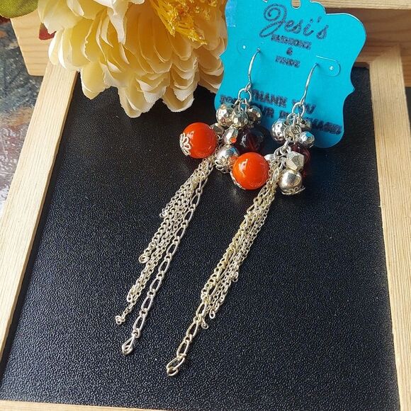 E2479 Silvertone & Red Cluster Beaded Statement Dangle Drop Earrings - Picture 4 of 7